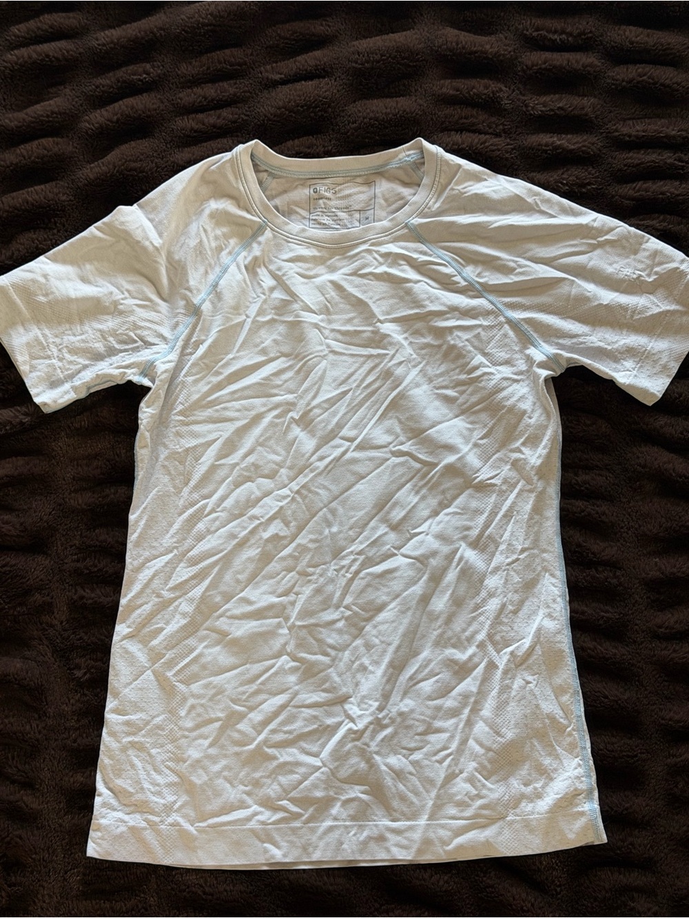 FIGS Women's salta short sleeve in whiteish/grey/blush